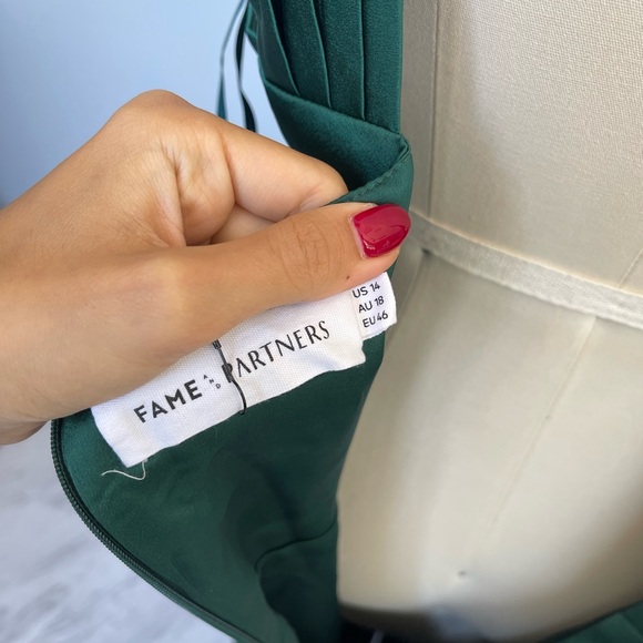 Fame and Partners-green silk size 14 - Picture 5 of 6